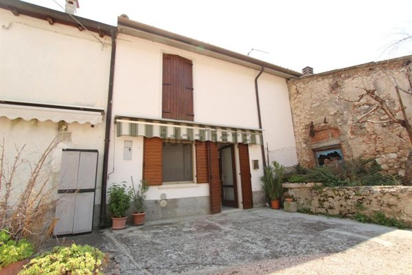 casa indipendente in vendita a Verona