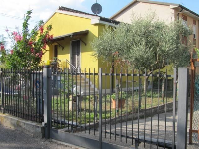casa indipendente in vendita a Verona in zona Santa Lucia