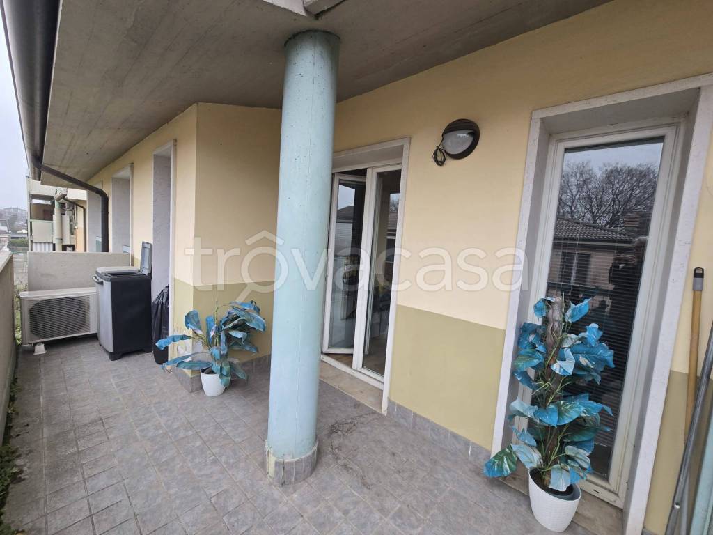 appartamento in vendita a Verona in zona Cadidavid