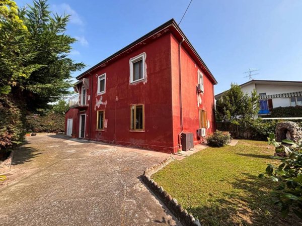 casa indipendente in vendita a Verona in zona Chievo