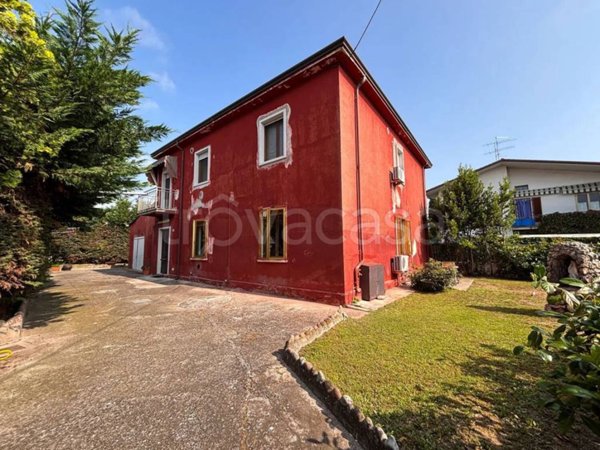 casa indipendente in vendita a Verona in zona Chievo