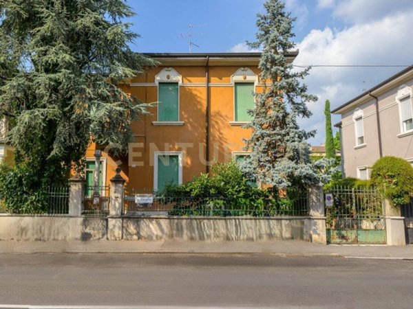 casa indipendente in vendita a Verona in zona Santa Lucia