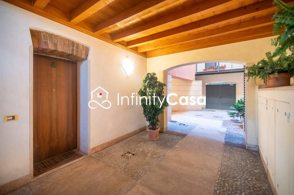 appartamento in vendita a Verona in zona Centro Storico
