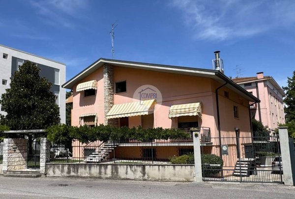 casa indipendente in vendita a Verona in zona Borgo Milano