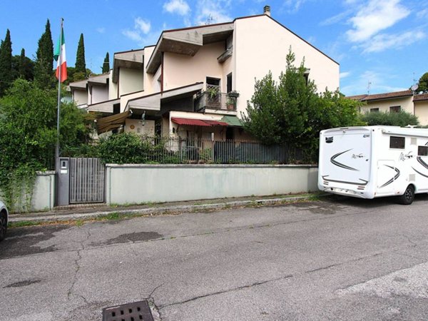 casa indipendente in vendita a Verona
