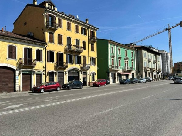 negozio in vendita a Verona in zona Borgo Venezia / Borgo Trieste