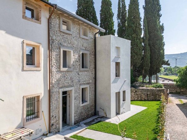 casa indipendente in vendita a Verona