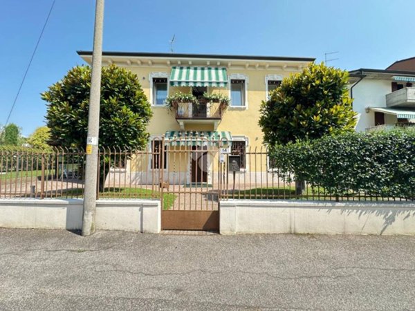 casa indipendente in vendita a Verona in zona Porto Crencano