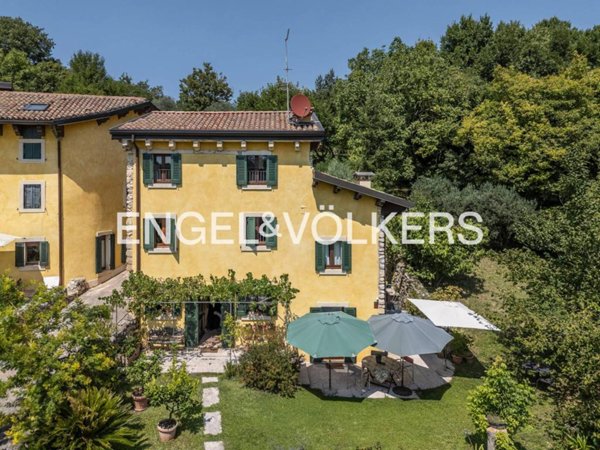 casa indipendente in vendita a Verona in zona Quinzano