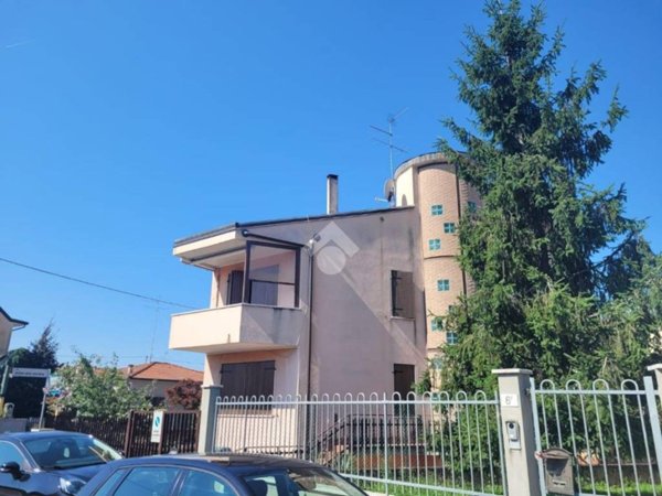 casa indipendente in vendita a Verona in zona Borgo Roma