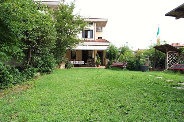 casa indipendente in vendita a Verona