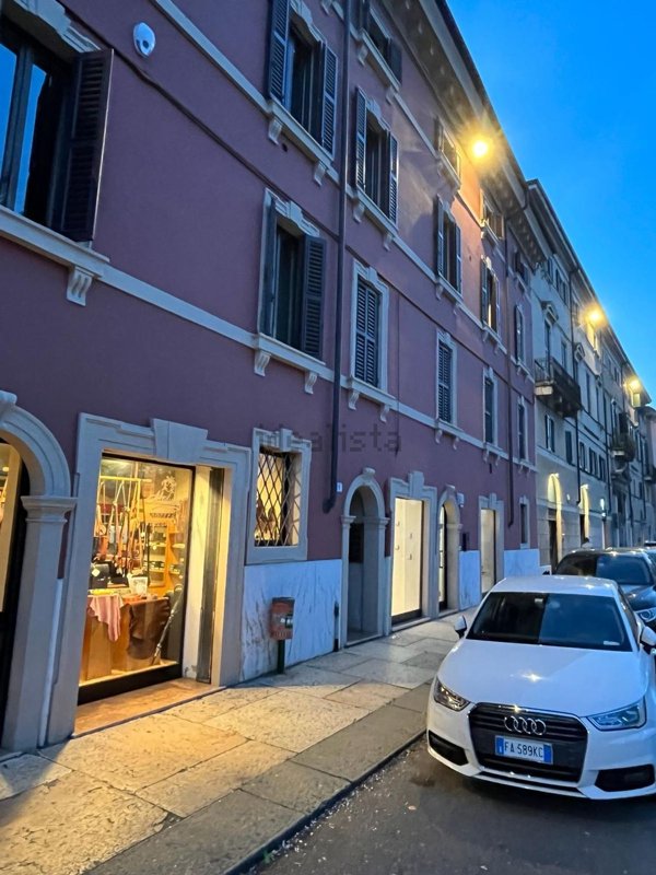 negozio in vendita a Verona in zona San Zeno