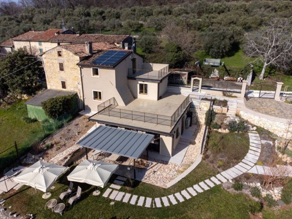 casa indipendente in vendita a Verona in zona Santa Maria in Stelle
