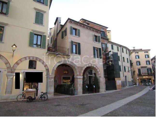 negozio in vendita a Verona in zona Centro Storico