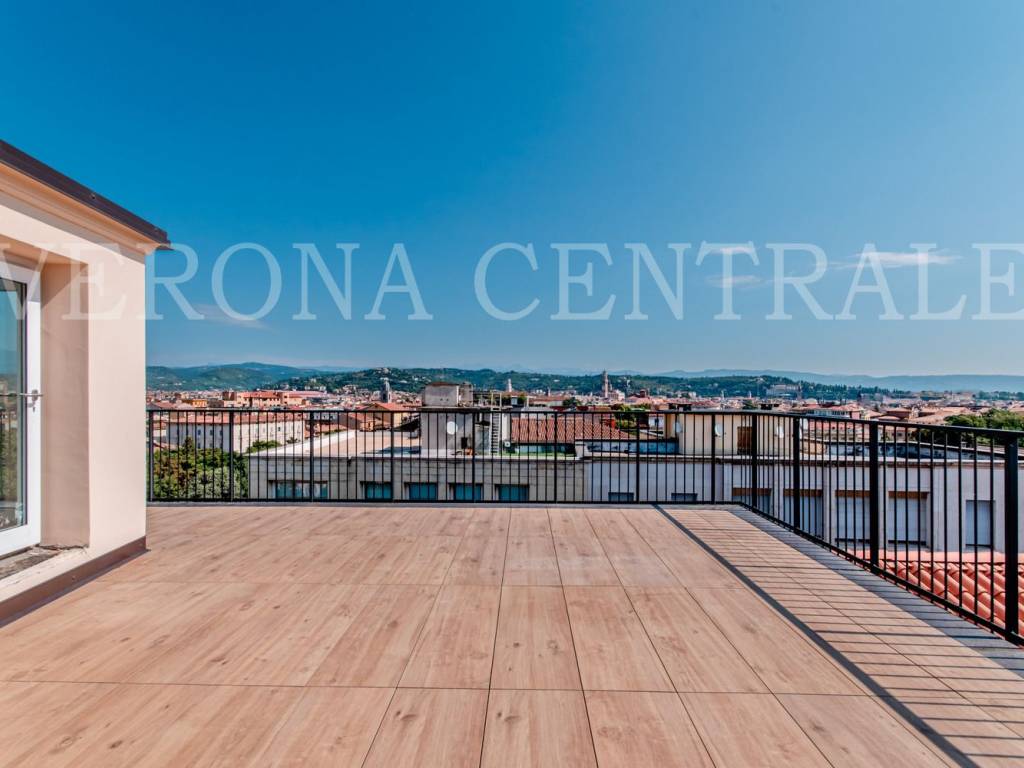 appartamento in vendita a Verona in zona Centro Storico