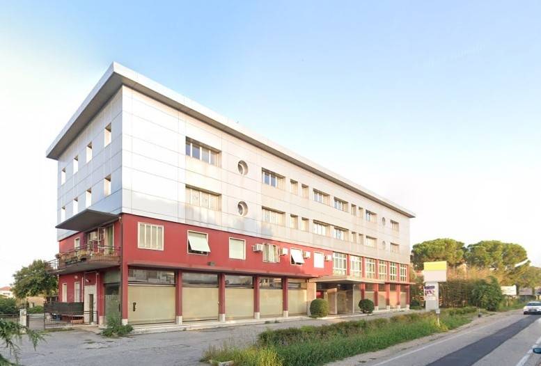 ufficio in vendita a Verona in zona Borgo Roma