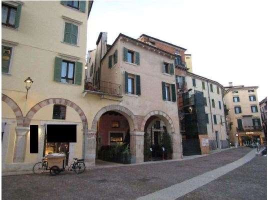negozio in vendita a Verona in zona Centro Storico