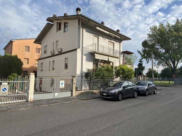 casa indipendente in vendita a Verona in zona Santa Lucia