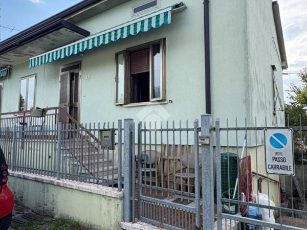 casa indipendente in vendita a Verona in zona Cadidavid