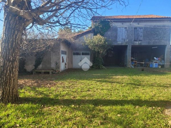 casa indipendente in vendita a Verona in zona Borgo Roma