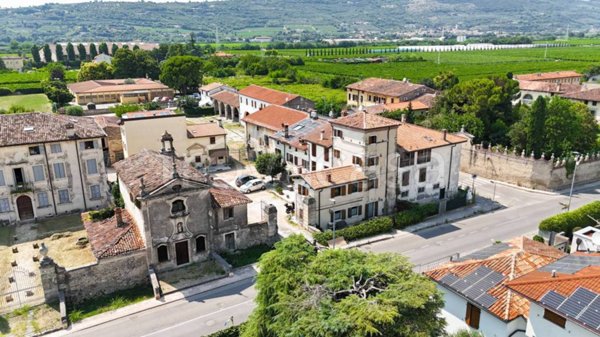 casa indipendente in vendita a Verona in zona Centro Storico