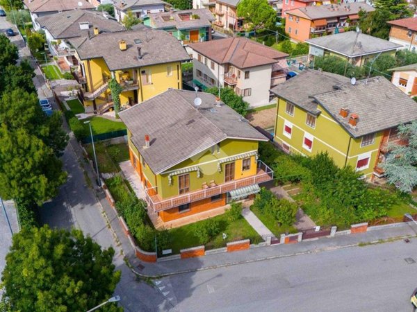 casa indipendente in vendita a Verona