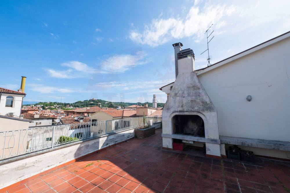 appartamento in vendita a Verona in zona Centro Storico