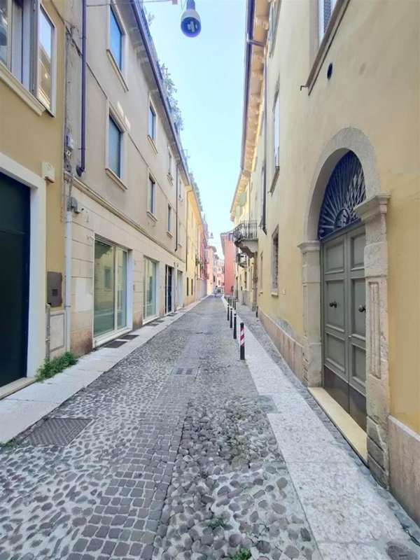 appartamento in vendita a Verona in zona Centro Storico