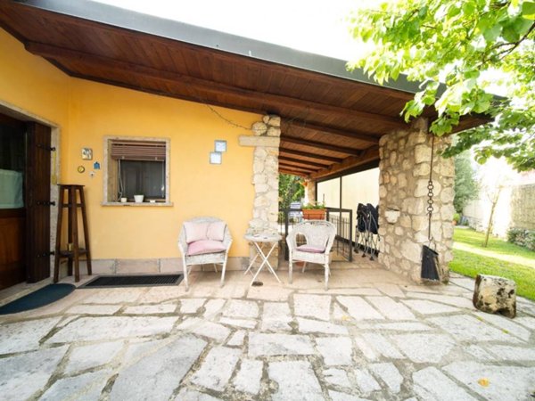 casa indipendente in vendita a Verona in zona Santa Lucia