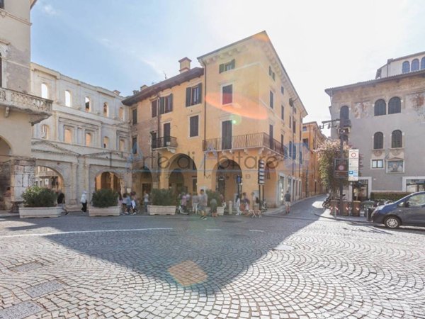 appartamento in vendita a Verona in zona Centro Storico