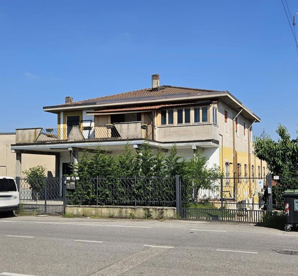 locale di sgombero in vendita a Verona
