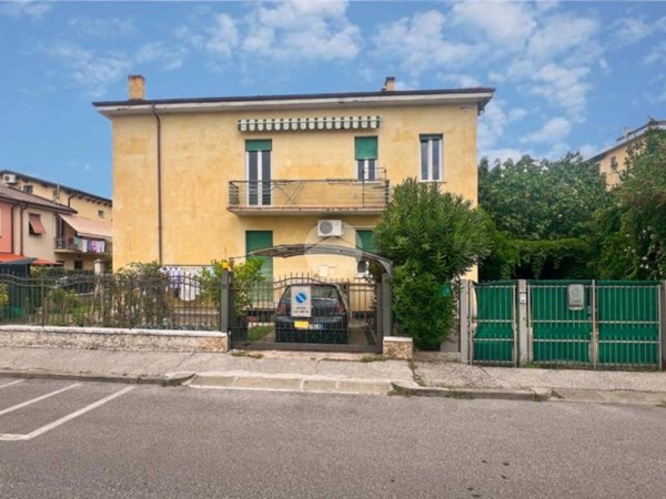 casa indipendente in vendita a Verona in zona San Michele Extra