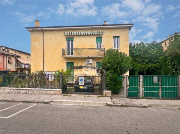 casa indipendente in vendita a Verona in zona San Michele Extra