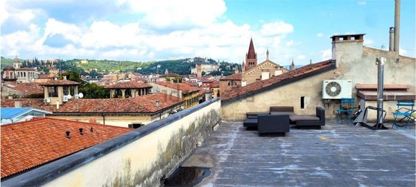 appartamento in vendita a Verona in zona Centro Storico