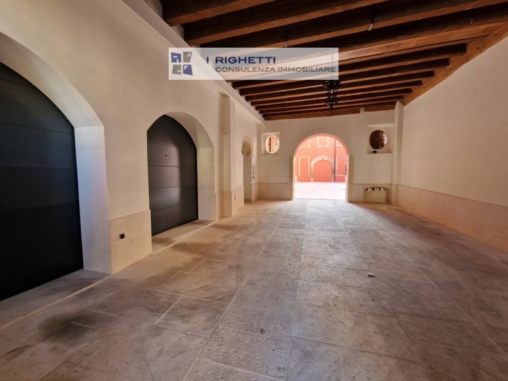 appartamento in vendita a Verona in zona Centro Storico