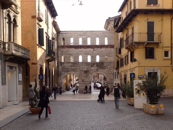 negozio in vendita a Verona in zona Centro Storico
