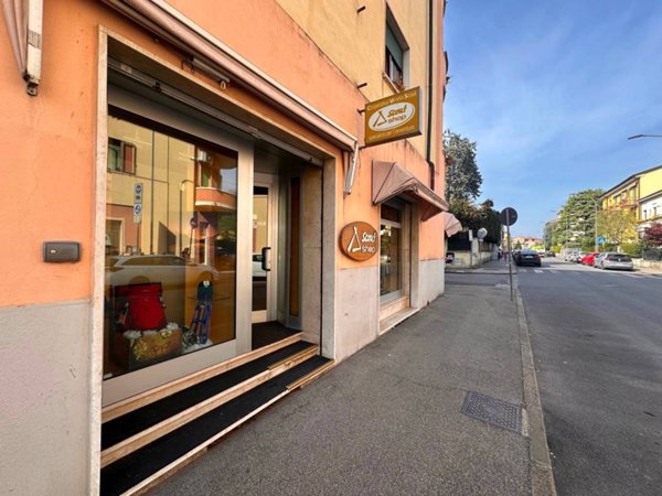 negozio in vendita a Verona in zona Borgo Roma
