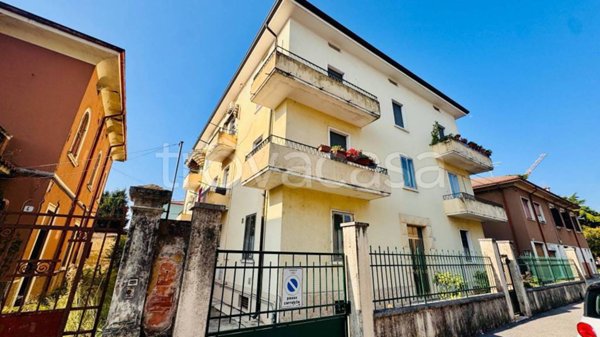 appartamento in vendita a Verona in zona Borgo Roma