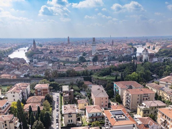 appartamento in vendita a Verona in zona Valdonega