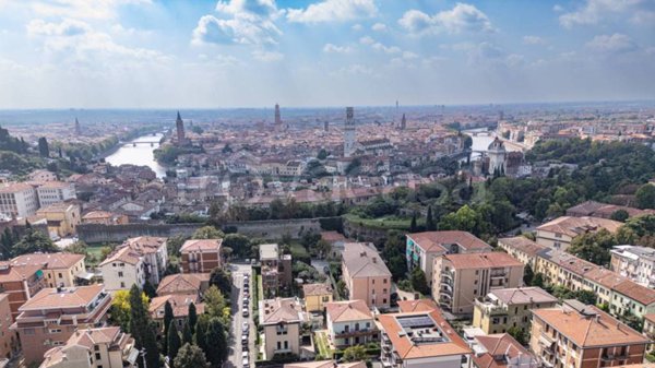 appartamento in vendita a Verona in zona Valdonega
