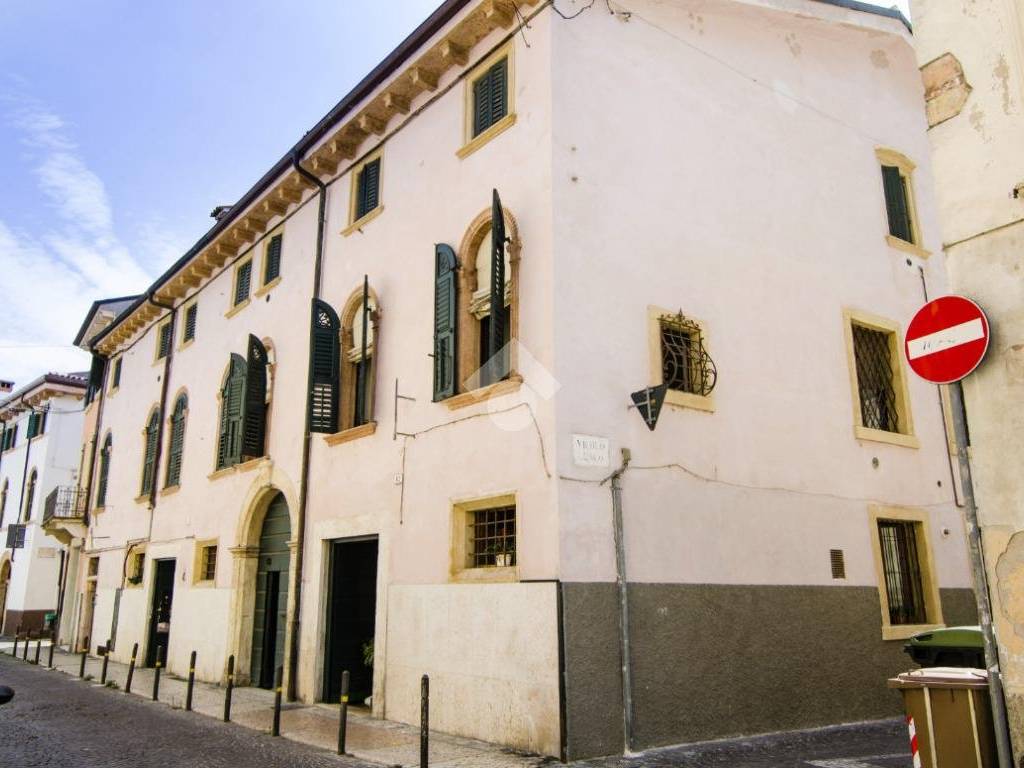 appartamento in vendita a Verona in zona Veronetta