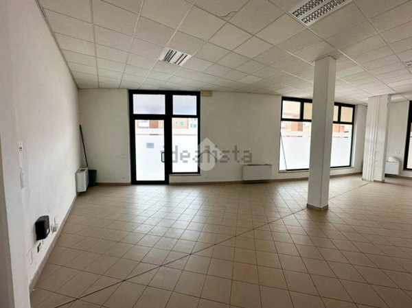 locale commerciale in vendita a Verona in zona San Michele Extra