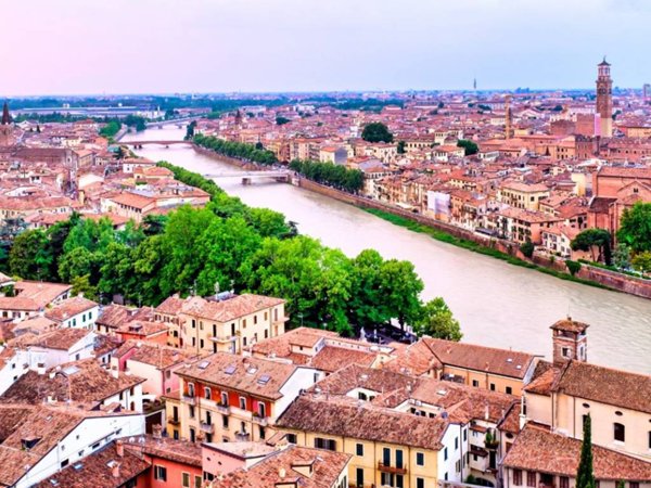 casa indipendente in vendita a Verona