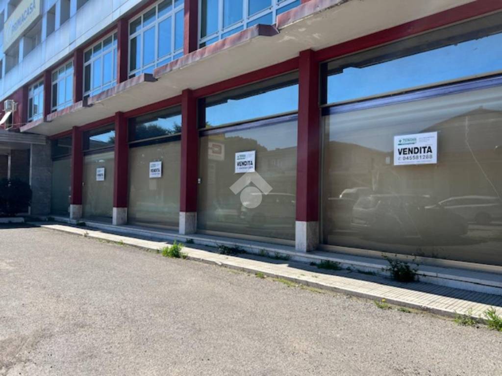negozio in vendita a Verona in zona Borgo Roma