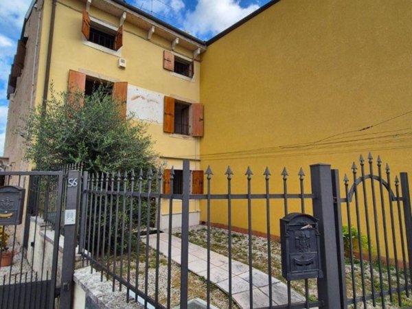 casa indipendente in vendita a Verona in zona Chievo