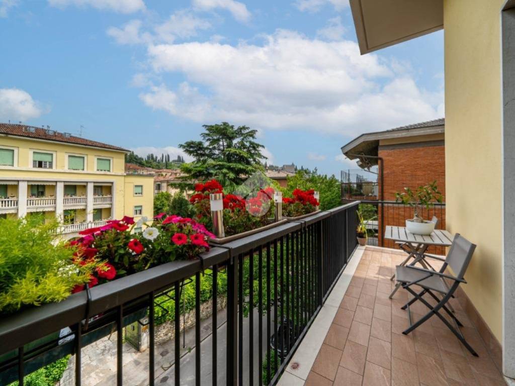 appartamento in vendita a Verona in zona Valdonega