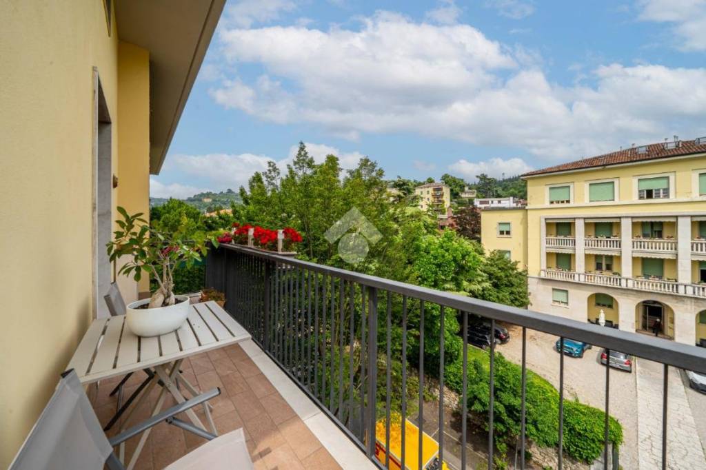 appartamento in vendita a Verona in zona Valdonega