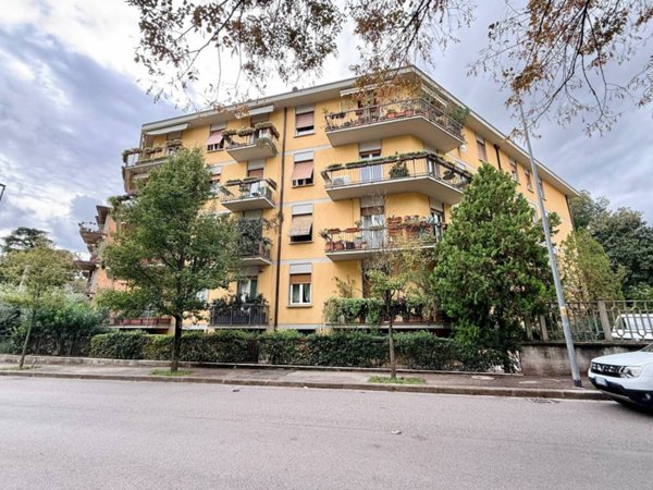 appartamento in vendita a Verona in zona Valdonega