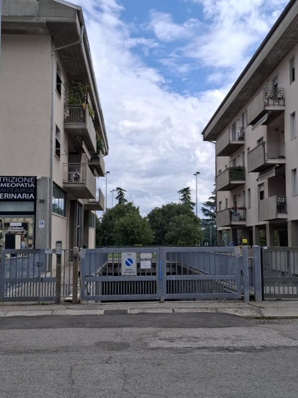 negozio in vendita a Verona in zona Santa Lucia