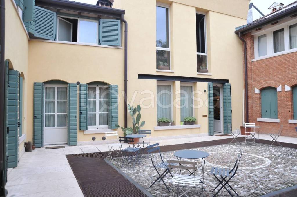 appartamento in vendita a Verona in zona Veronetta